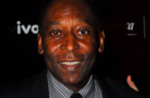 92237-pele-comemora-73-anos-nesta-300x196-1.jpg