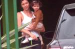 Grazi Massafera é flagrada com a filha no Paraná após separação de Cauã Reymond