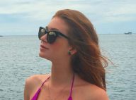 Marina Ruy Barbosa posa de maiô e ganha carinho do namorado em passeio de barco