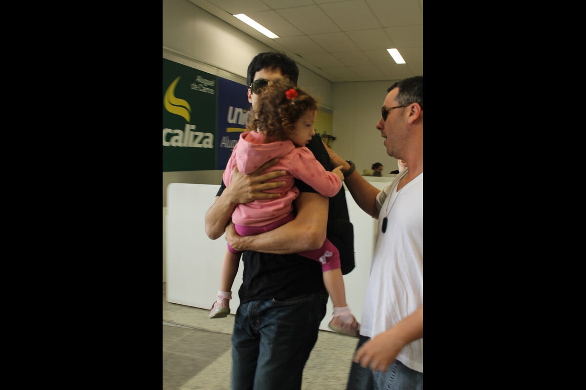 Foto Mateus Solano Carrega A Filha Flora De 3 Anos No Colo Purepeople