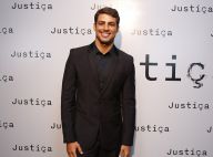 Cauã Reymond conta que a filha, Sofia, tem ciúme de fãs: 'Me puxa pela mão'
