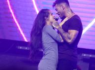 Lucas Lucco dança agarradinho com fã durante show em casa noturna. Veja fotos!