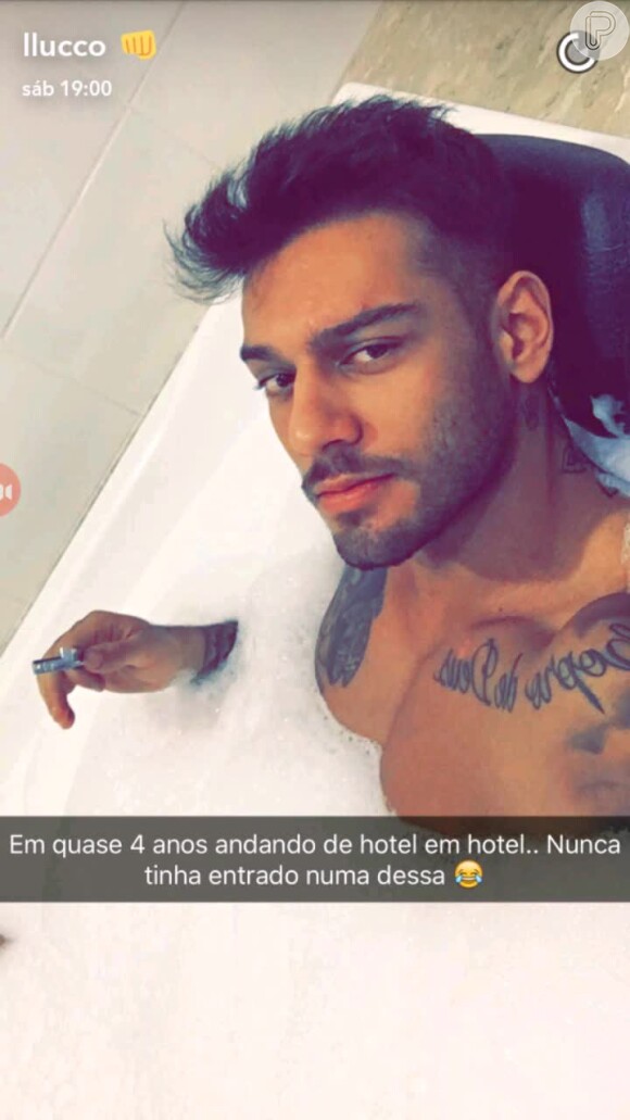 Lucas Lucco Mostra Corpo Definido Durante Banho Em Banheira De Hotel