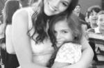 Bruna Marquezine posa com a irmã e se derrete: 'Princesa! Está crescendo!'