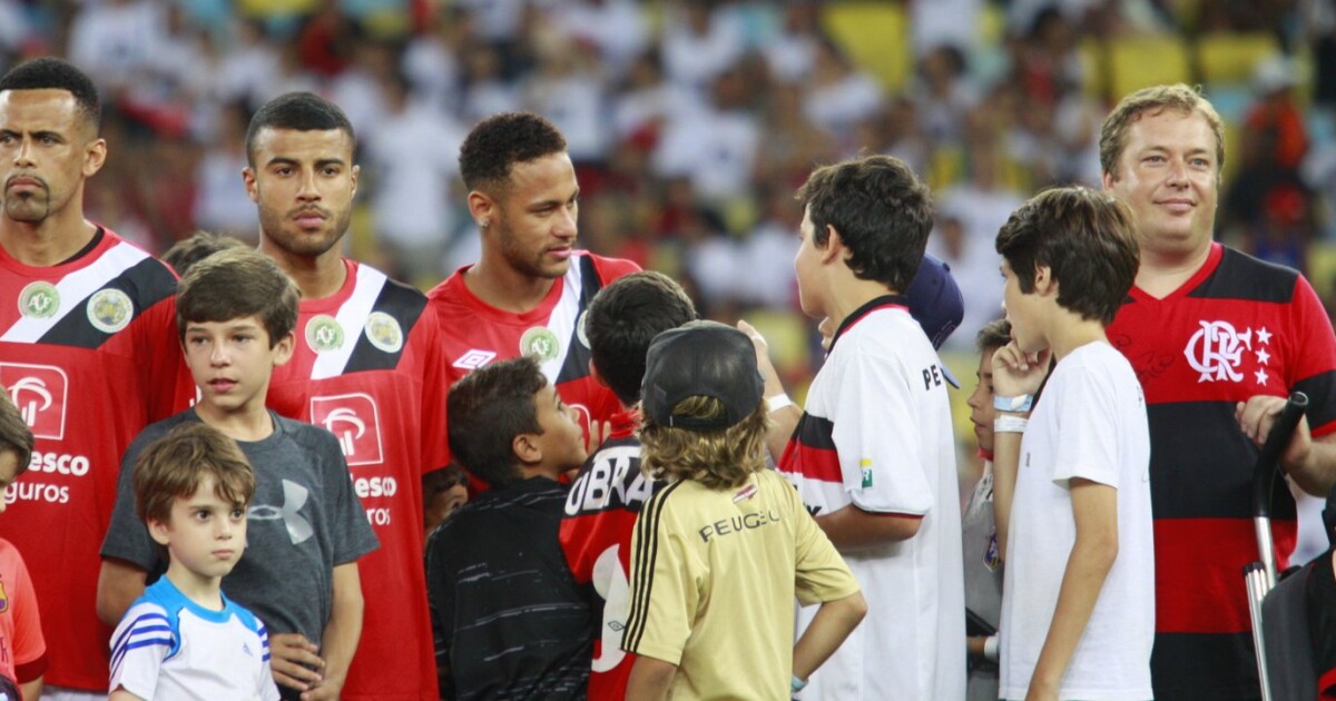 Neymar Tietado Por F S Mirins No Jogo Das Estrelas No Maracan Fotos