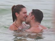 Após repetir pose de Grazi, Mariana Goldfarb ganha beijo de Cauã Reymond em foto
