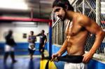 Caio Castro, sem camisa, treina judô em São Paulo e posta foto no Instagram