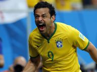 Fred faz primeiro gol na Copa do Mundo e comenta bigode: 'Vou continuar com ele'