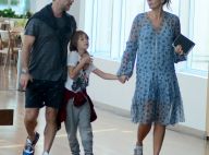 Adriane Galisteu usa look despojado para passear com marido e o filho, Vittorio