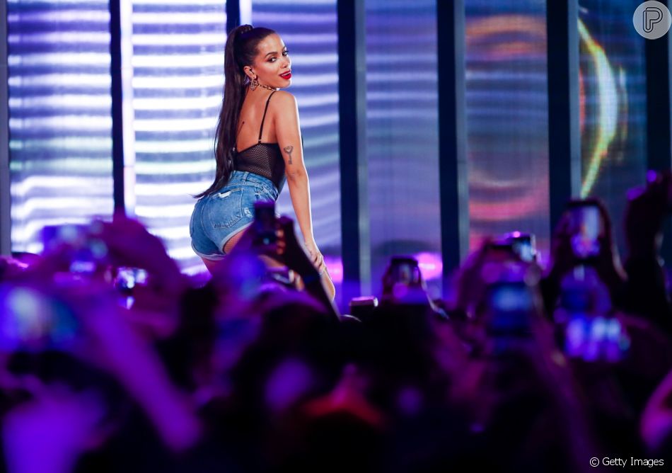 Anitta vai precisar dar um tempo no seu gindado para tratar de uma hérnia de disco