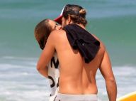 Isabella Santoni ganha beijo do namorado, Caio Vaz, em praia após surfe. Fotos!
