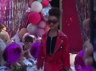Kim Kardashian filma filha mais velha, North West, desfilando pela 1ª vez. Vídeo