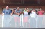 Naldo se encontra com Will Smith e transforma varanda de hotel em palco de funk