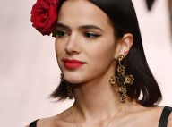 Em Noronha, Bruna Marquezine faz ensaio de biquíni em praia. Veja vídeo!