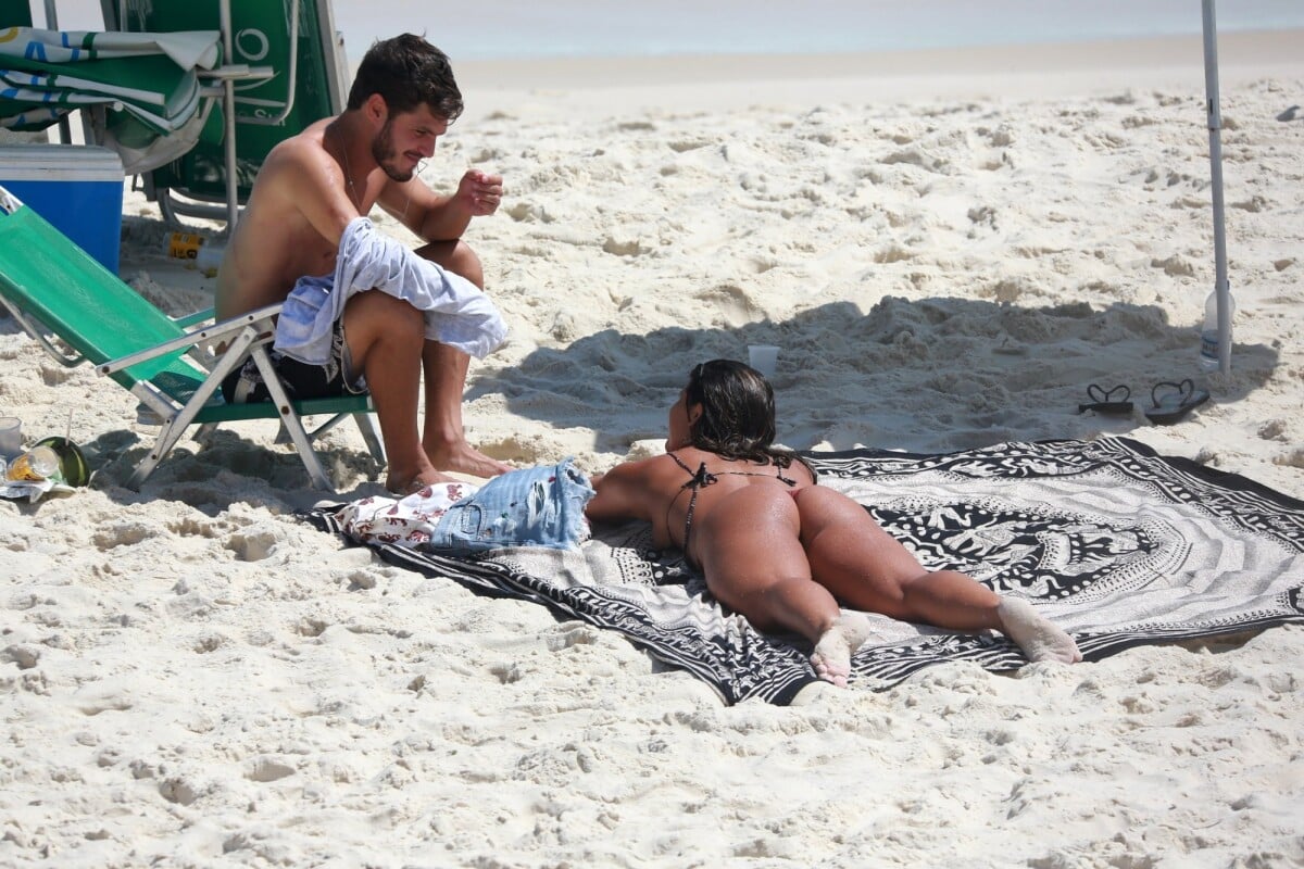 Foto Giulia Costa Esteve Philippe Correia Na Praia Da Barra Da