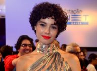 Cacheada! Sophie Charlotte volta a exibir visual natural curtinho em pré-estreia