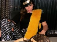 Com look grifado, Anitta é clicada por Madonna e a elogia: 'Melhor fotógrafa'
