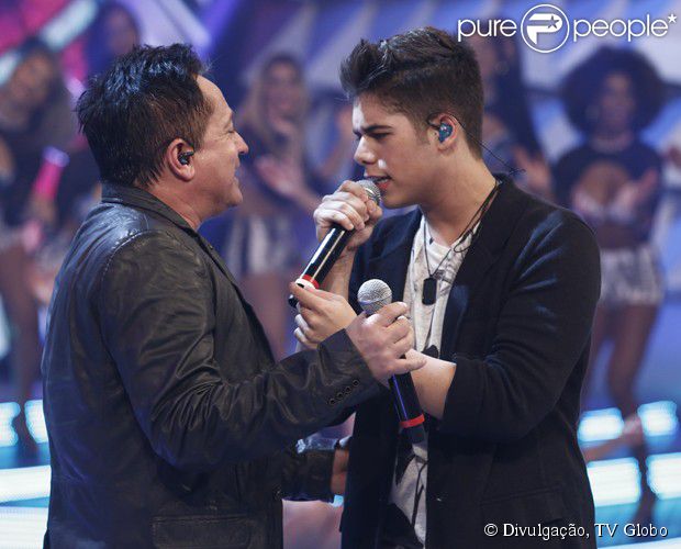 Leonardo e o filho José Felipe cantaram lado a lado no "Domingão do Faustão" deste domingo, 28 de setembro de 2014