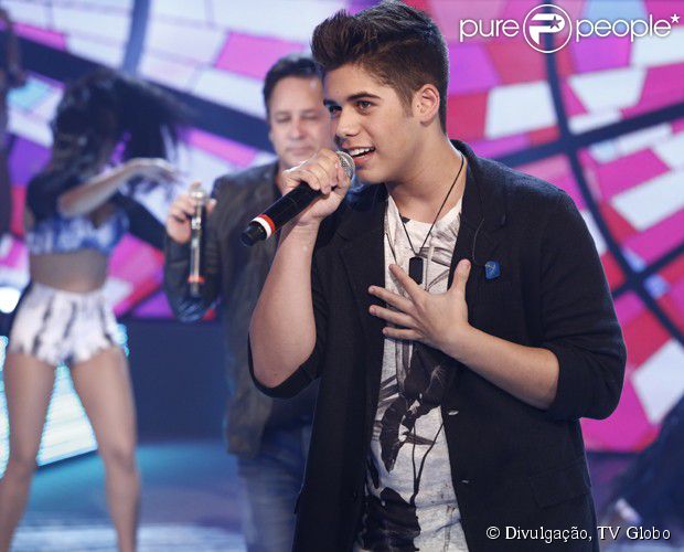 Leonardo e o filho José Felipe cantaram lado a lado no "Domingão do Faustão" deste domingo, 28 de setembro de 2014