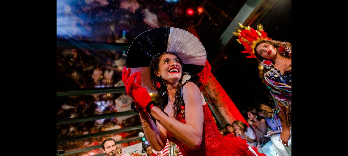 Foto Alinne Moraes No Desfile Folia Da Stella Vestindo Uma Das 13