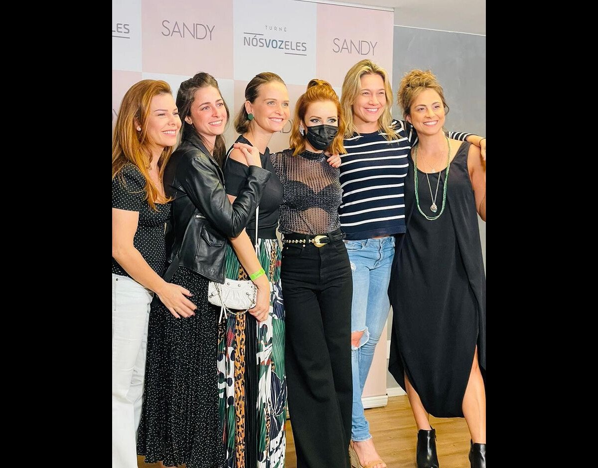 Foto Fernanda Souza E A Namorada Posaram Sandy E Mais Famosas No