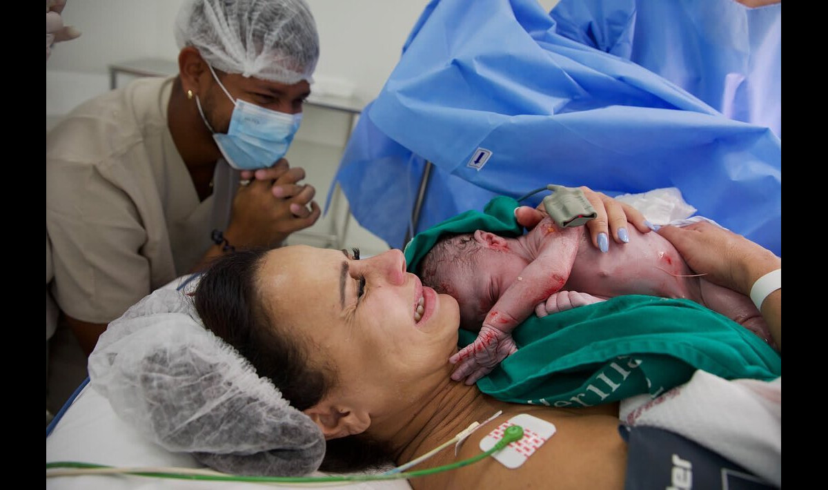 Foto Viviane Araujo e Guilherme Militão surgem emocionados em primeira