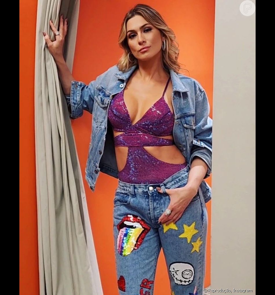 Look de Lívia Andrade artista usa jeans aplicações e body