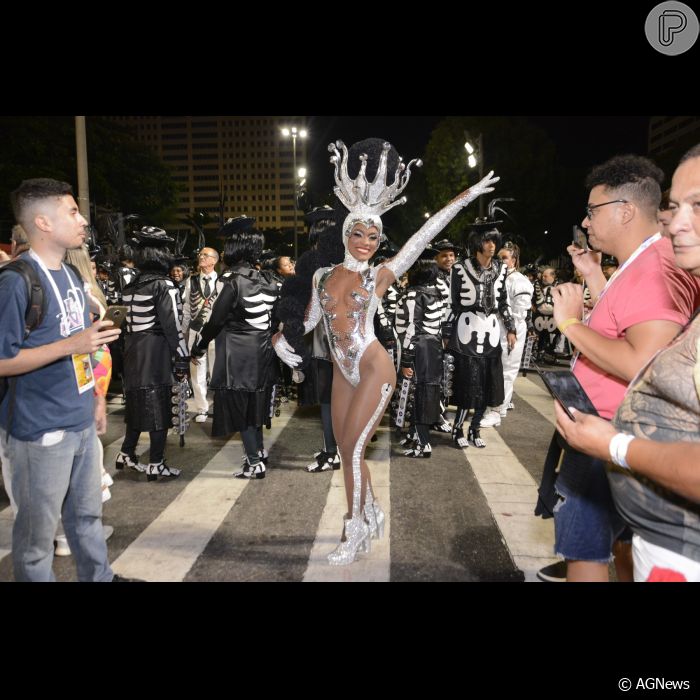 Erika Januza Estreou Como Rainha De Bateria Da Viradouro No Carnaval