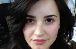 Demi Lovato posta foto sem maquiagem e encoraja fãs: 'Somos lindas'