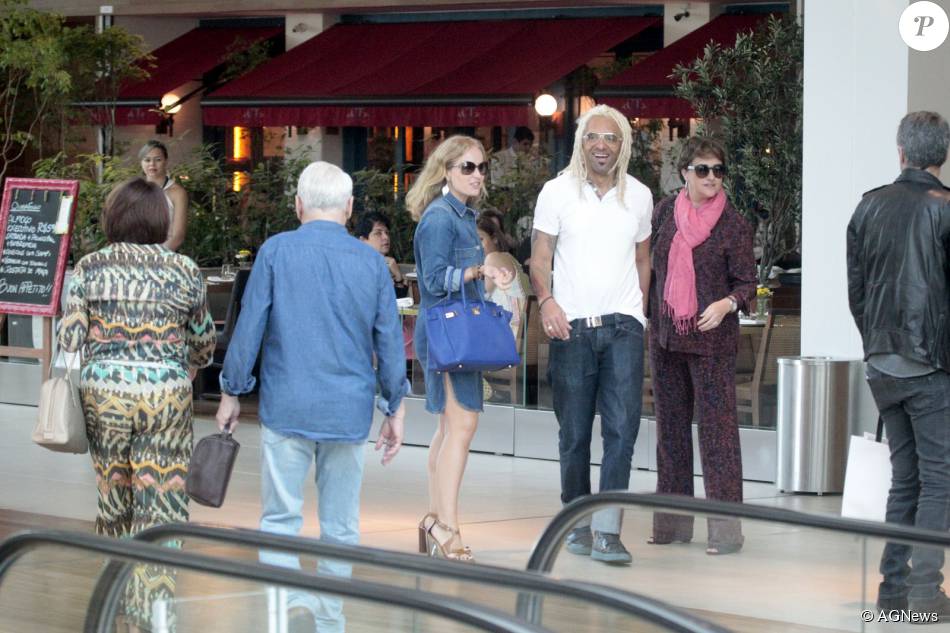Angélica almoçou com o diretor do seu programa, Jorge Espírto Santo, e o diretor de variedades, Ricardo Waddington, no Shopping Village Mall nesta sexta-feira, 07 de agosto de 2015