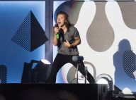 Harry Styles, do One Direction, leva tombo no palco de show no Canadá. Veja!