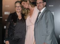 Gisele Bündchen leva os pais e brilha com look fendado em lançamento de livro