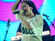 Anitta usa look transparente ao fazer show na festa de 50 anos do cantor Marrone