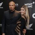 A ex-BBB Aline Gotschalg apostou em um vestido que valorizou a barriga de grávida no evento. Ela foi acompanhada do marido, Fernando Medeiros