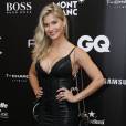 A modelo e atriz Andressa Suita em vestido com detalhes em renda e couro sintético, da Agilità Brasil