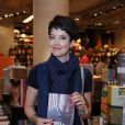  Larissa Maciel prestigiou o lançamento do livro 'Crimes no Horário Nobre - A Teledramaturgia de Silvio de Abreu', do jornalista Raphael Scire, em julho de 2013 