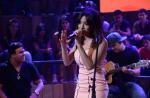 Anitta diz que cantava em igreja e achava que pessoas iam à missa só para vê-la