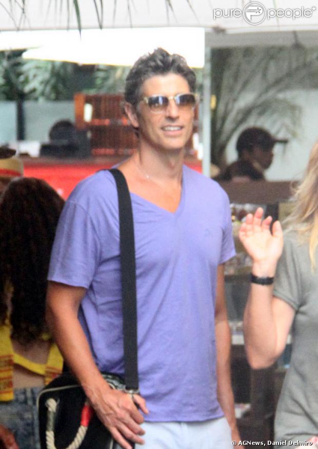 Reynaldo Gianecchini é flagrado no shopping Fashion Mall, na Zona Sul do Rio de Janeiro, em 4 de janeiro de 2014