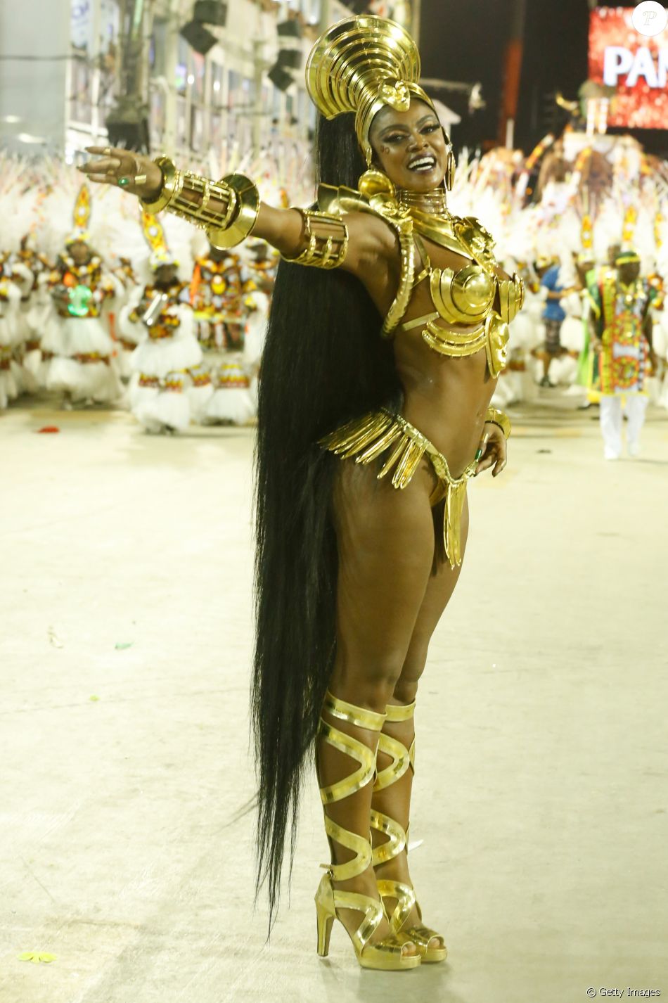 Cris Vianna comunicou aos companheiros de Carnaval e aos seguidores do Instagram sua saída da escola de samba após o próximo ano: 'Deixarei esse honroso posto para me dedicar a um projeto pessoal que vai me exigir total dedicação e tempo'