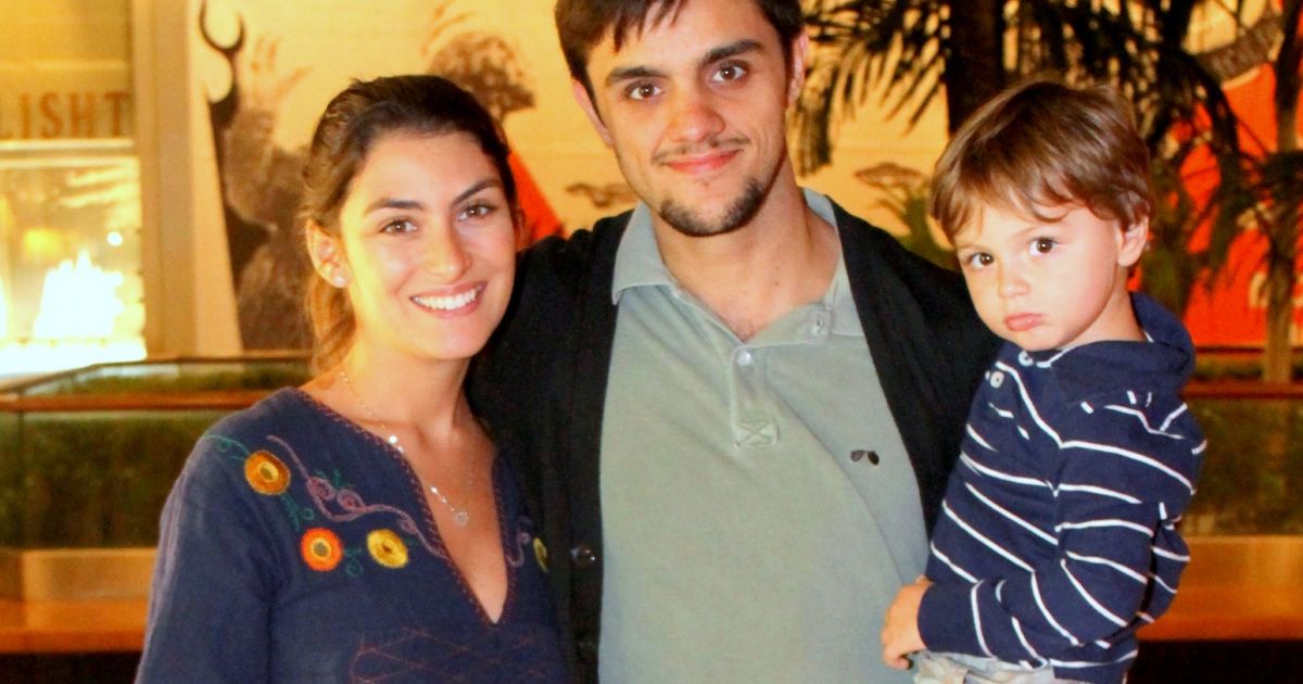Felipe Simas leva a mulher, Mariana Uhlmann, grávida, e filho em ... - Purepeople.com.br