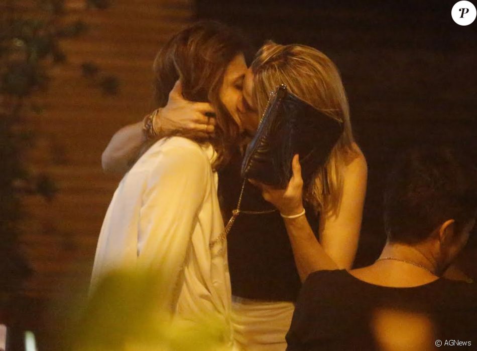 Fernanda Gentil e sua namorada, Priscila Montandon, foram clicadas em clima de romance nesta sexta-feira, 25 de novembro de 2016