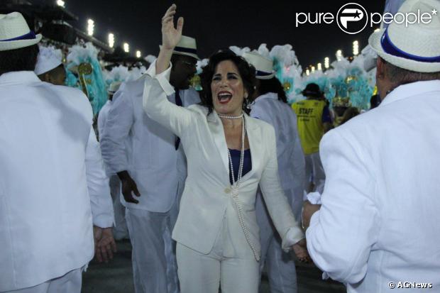 Gloria Pires desfila pela Portela na Marquês de Sapucaí na madrugada desta terça-feira, 4 de março de 2014 - fotos Purepeople