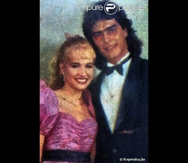 Depois de três anos solitários, Xuxa encontra um novo amor, o ator Junno Andrade, revelado pela revista 'Caras' em 29 de janeiro de 2013