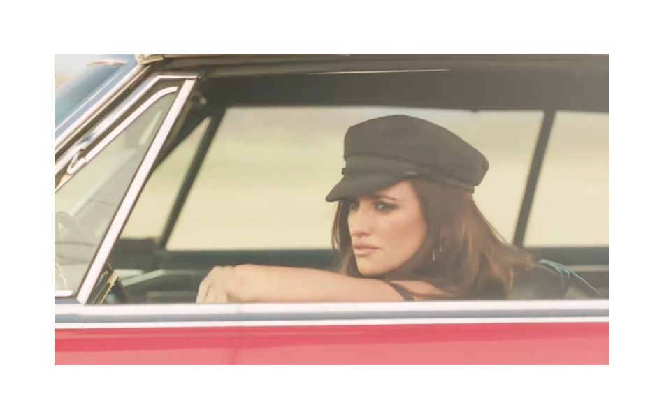Penélope Cruz aparece em vídeo sexy para lançar campanha de lingerie