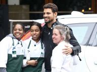 Cauã Reymond é cercado por fãs ao sair de hotel em São Paulo