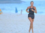 Grazi Massafera corre na praia de shortinho e deixa local descalça. Fotos!