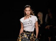 Versace mostra nova coleção em desfile cheio de looks clássicos da marca