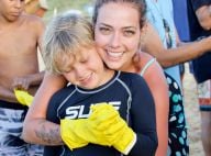 Carol Dantas e o filho, Davi Lucca, ajudam em limpeza de praia de Noronha. Fotos