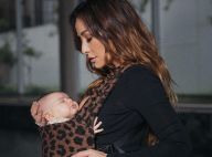 Estilosa! Zoe, filha de Sabrina Sato, dorme em sling com estampa animal print