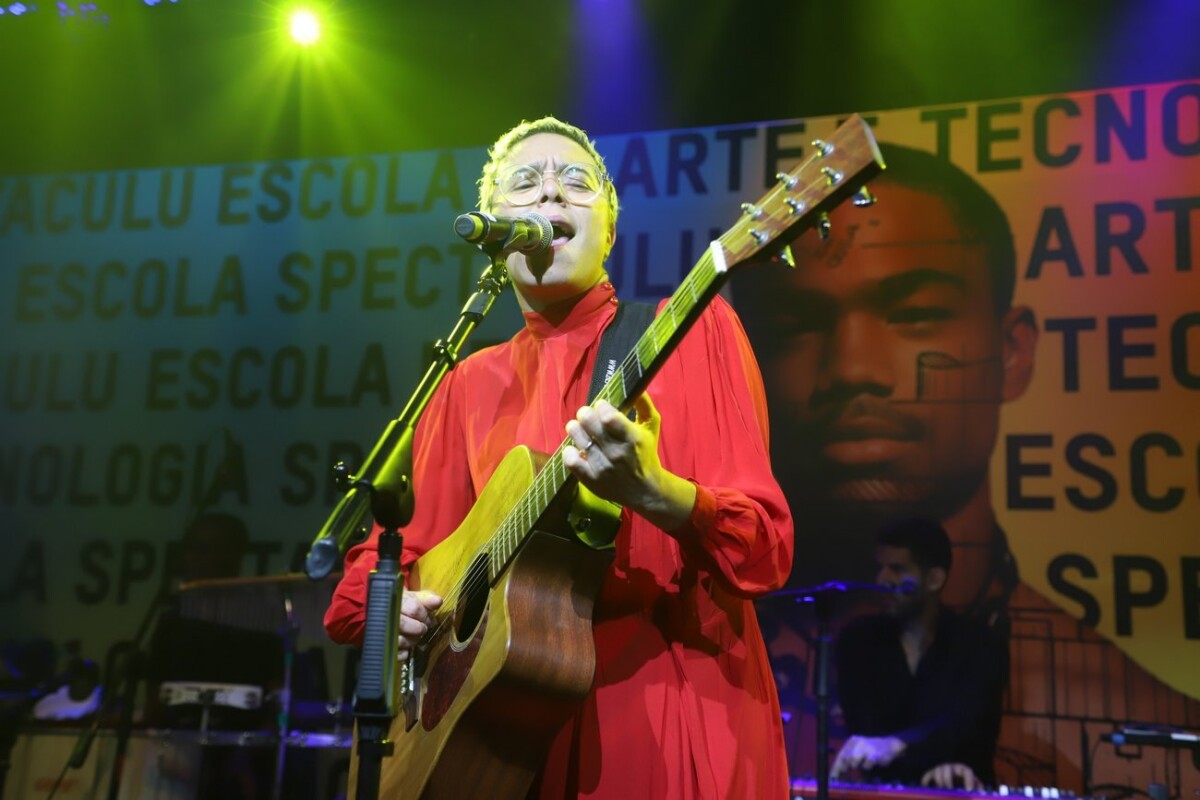 Foto Maria Gadú faz show em jantar beneficente no MAM para a escola